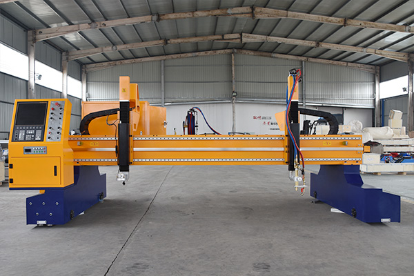 龍門(mén)式數(shù)控切割機(jī)