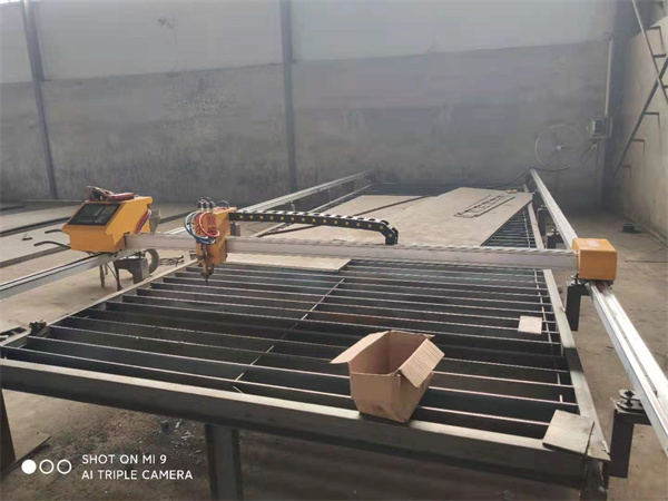 信爾小型數(shù)控等離子龍門切割機(jī)3